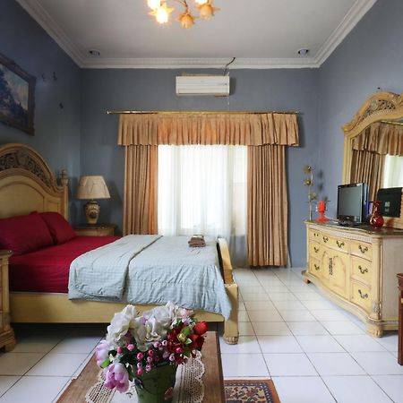 Villa Sri Manganti Jakarta Exteriör bild