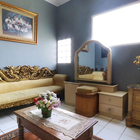 Villa Sri Manganti Jakarta Exteriör bild